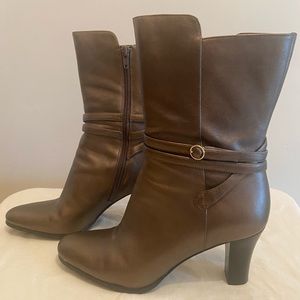 Gently used. Women’s Worthington size 6.5 ankle boots.